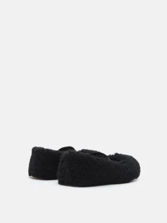 Ballerinasko i svart shearling