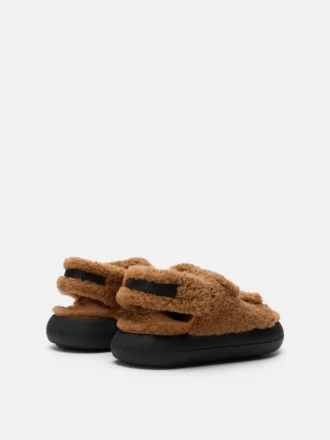 Brune sandaler i shearling
