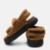 Brune sandaler i shearling Brune sandaler i shearling