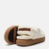 Hvite sandaler i shearling Hvite sandaler i shearling