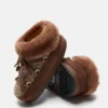 Moon Boot X Guest in Residence Evx Chalet Cocoa Mules i imitert pels Moon Boot X Guest in Residence Evx Chalet Cocoa Mules i imitert pels