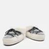 Moon Boot X Guest in Residence Evx Chalet White Sand Mules i imitert pels Moon Boot X Guest in Residence Evx Chalet White Sand Mules i imitert pels